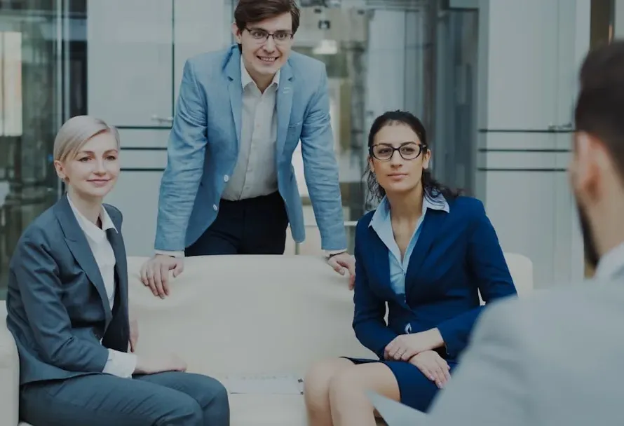 Decisión entre agencia GEO España o implementación interna