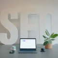 Herramientas auditoría SEO: análisis técnico vs software gratuito